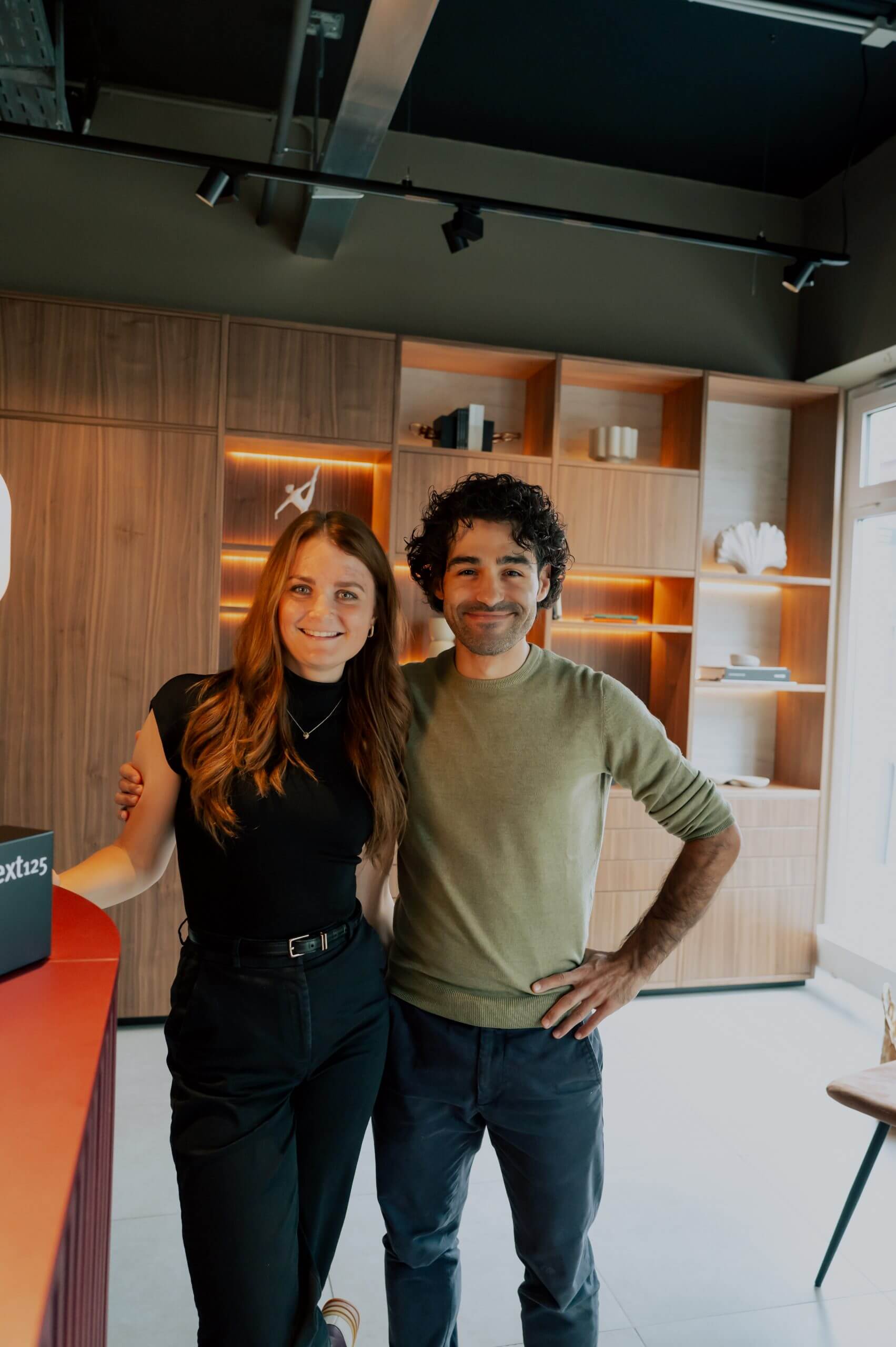 next125-küche-furniert-schwarz